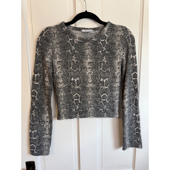 Zara Tops - Zara Trafaluc Womens Grey Snakeskin Print Long Sleeve Crop Top Sweater Small
